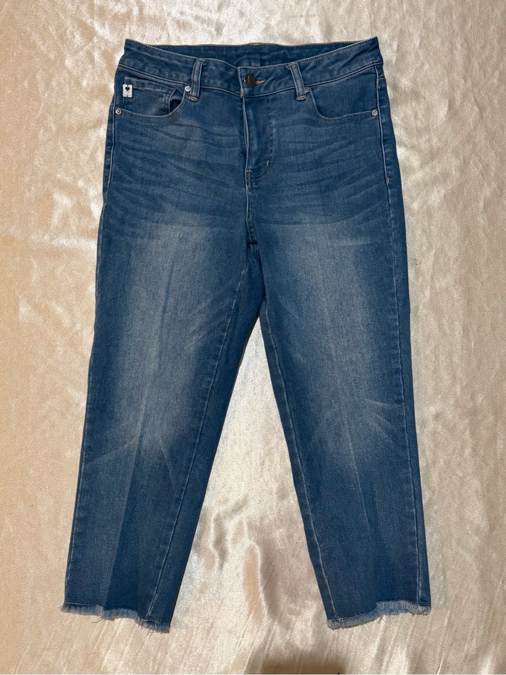 Belle by Kim Gravel Reg Trutemp Capri Jeans with Frayed Hem size 4 a601114